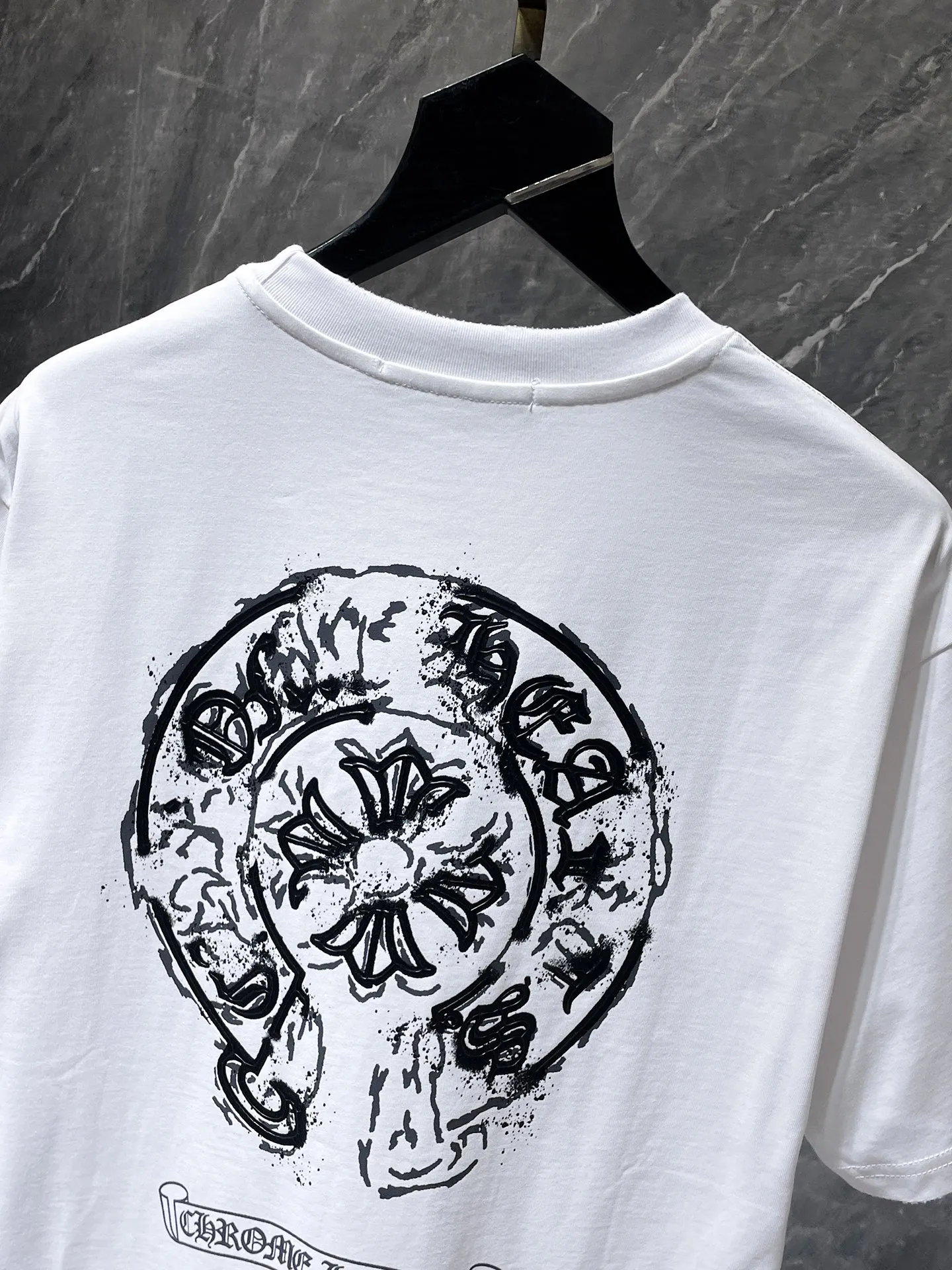 P160 new Chrome Hearts 25ss high-end version for summer! ! High-weight, environmentally friendly and high-quality top-quality fabrics 280g Crow Sanskrit handmade cross-buckle foamed short sleeves. Counter synchronization. Re-engraved version 1:1. Recommended color: black white. Size: S, M, L, XL
